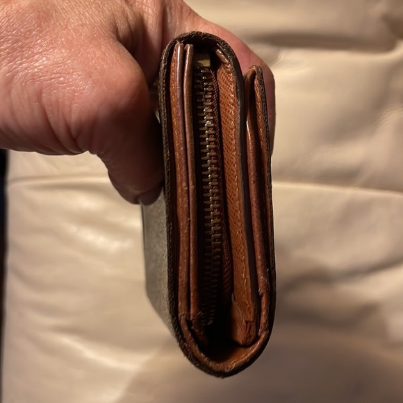 Louis Vuitton Dani closure wallet - Picture 4 of 11
